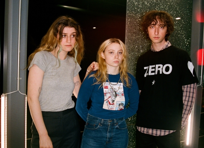 LA Grunge Band Momma Signs with Ground Control Touring