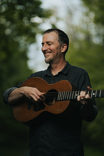 Promo photo for Peter Mulvey