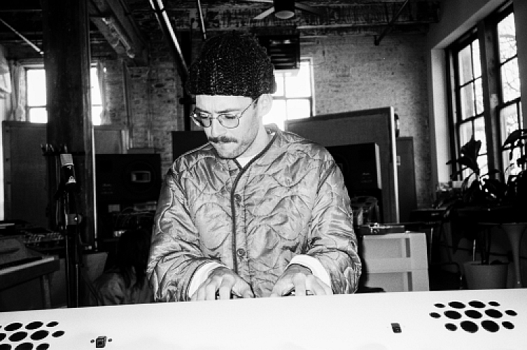 Promo photo for Resavoir