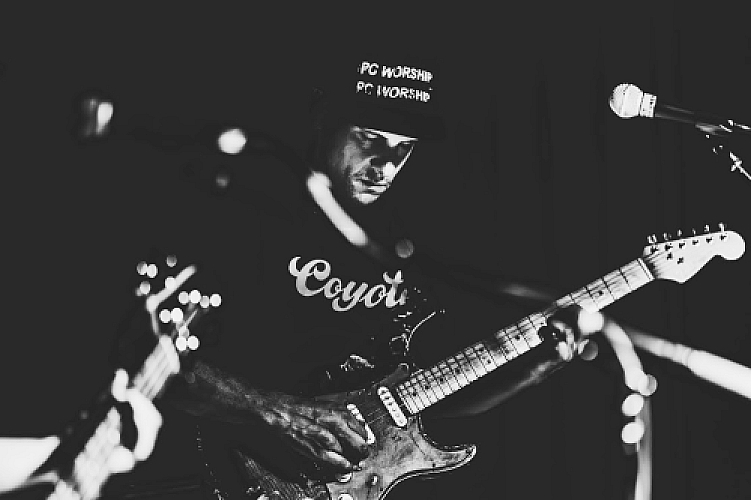 Promo photo for Ryan Davis + The Roadhouse Band