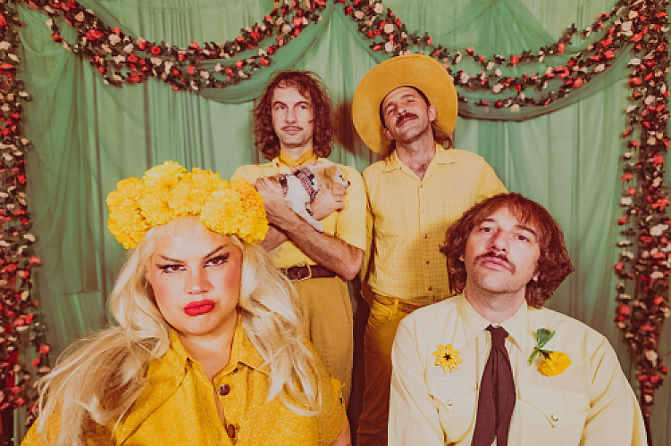 Promo photo for Shannon and the Clams