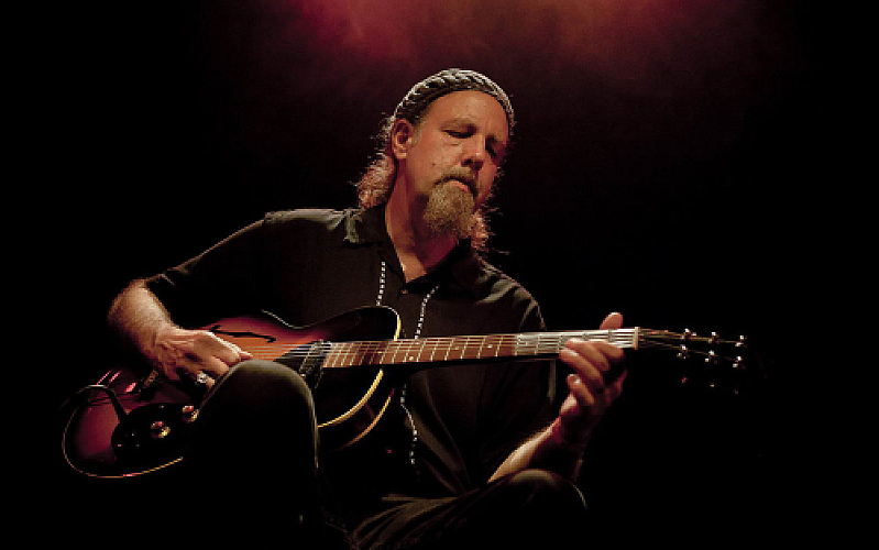 Promo photo for Sir Richard Bishop