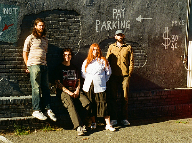 Promo photo for Glitterer