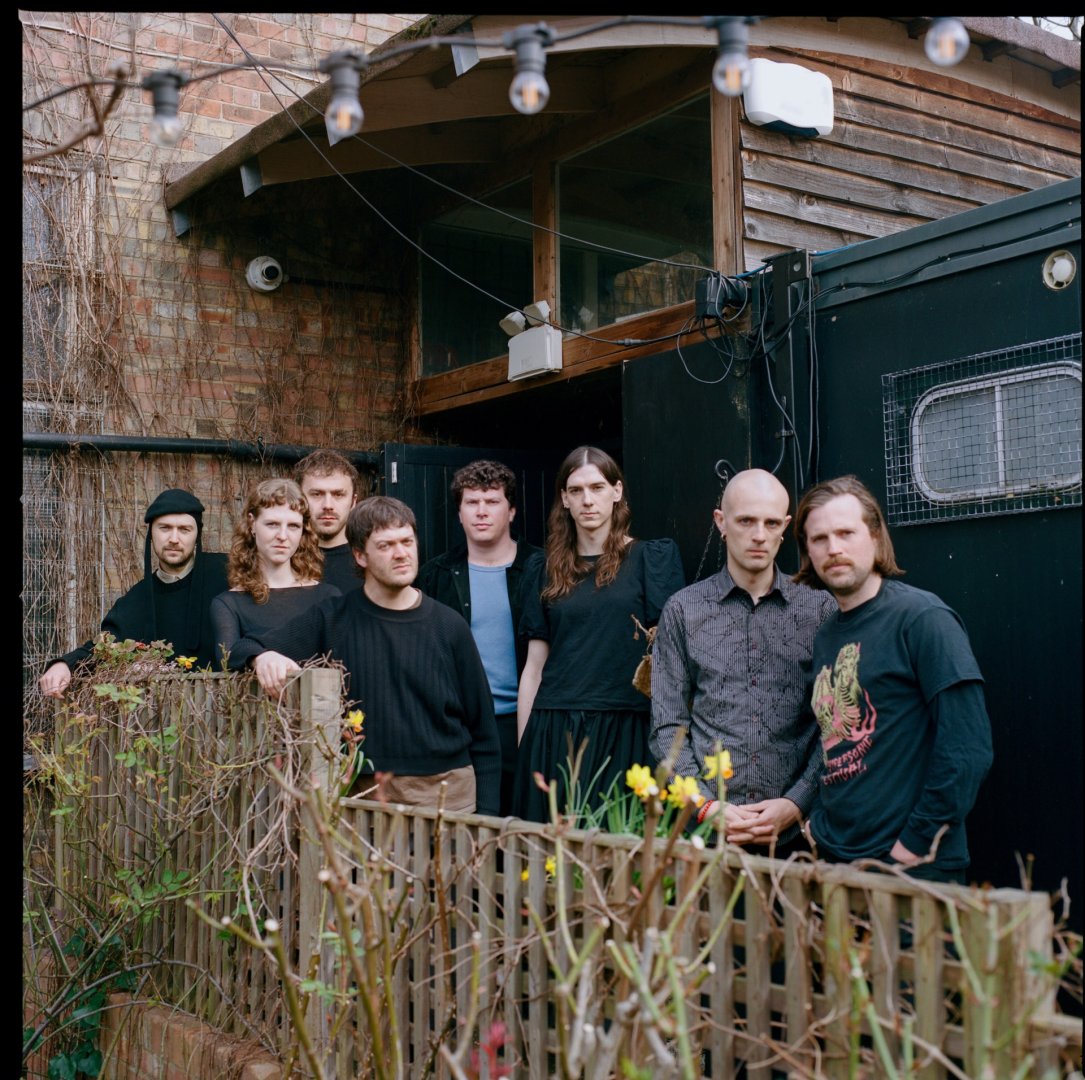 caroline promo photo