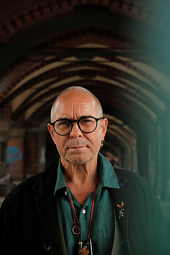 Promo photo for Roger Eno