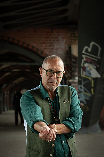 Promo photo for Roger Eno