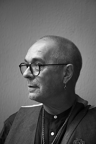 Promo photo for Roger Eno