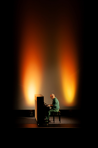 Promo photo for Roger Eno