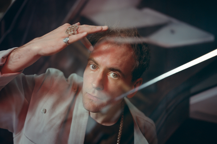 Promo photo for Alabaster dePlume