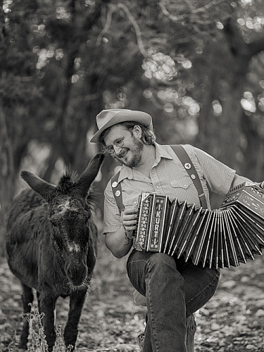 Promo photo for Willi Carlisle