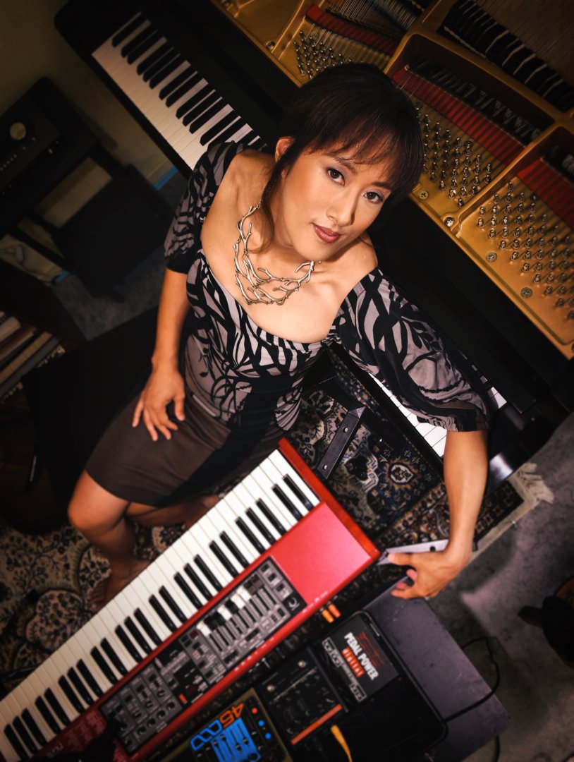 Vienna Teng promo photo