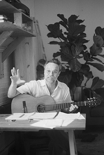 Promo photo for Rodrigo Amarante