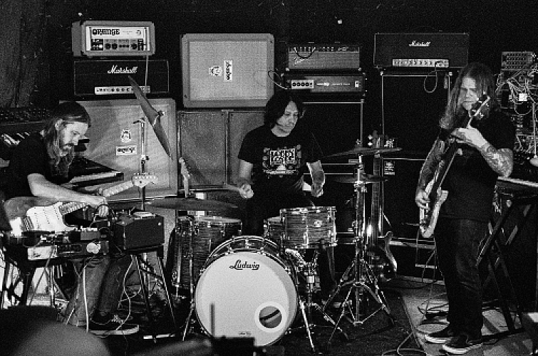 Promo photo for Earthless