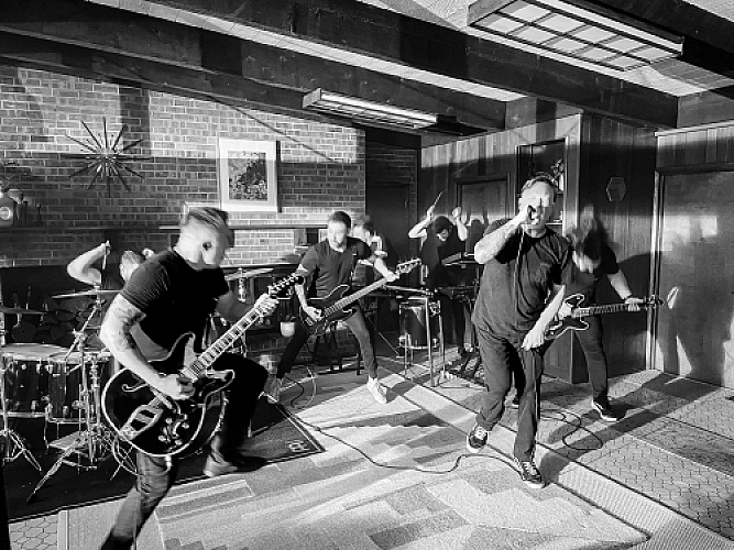 Promo photo for Idle Heirs