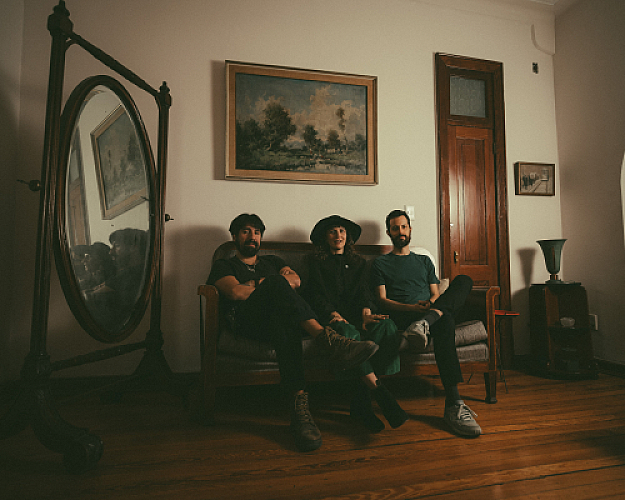 Promo photo for Karen y Los Remedios