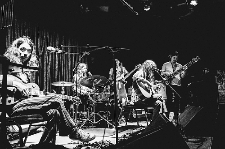 Promo photo for Kikagaku Moyo